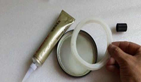 塑料與金屬之間粘接，該如何選擇合適的膠水？思美達(dá)膠粘